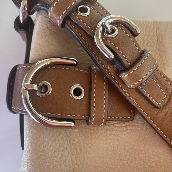 Gorgeous cream leather coach bag - Picture 3 of 4